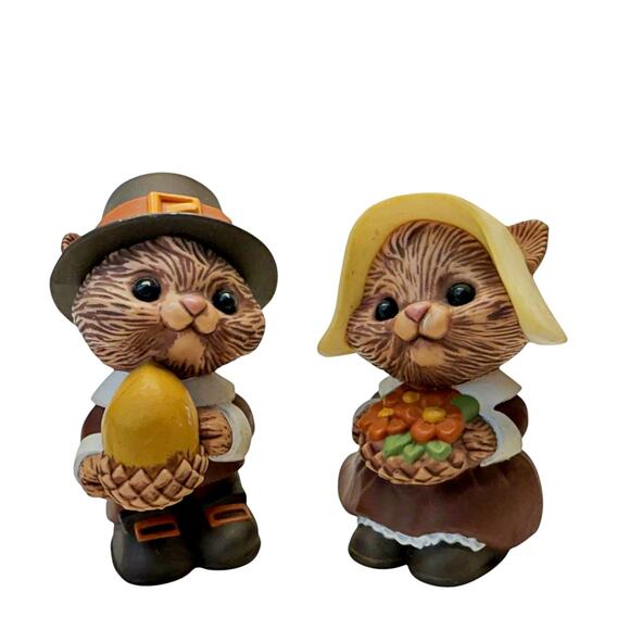 VTG Hallmark Squirrel Pilgrim Anthropomorphic Thanksgiving Salt Pepper Shakers - Picture 1 of 4